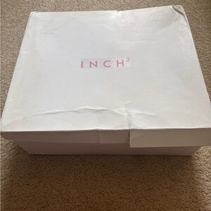 Inch2 White Shoe Box